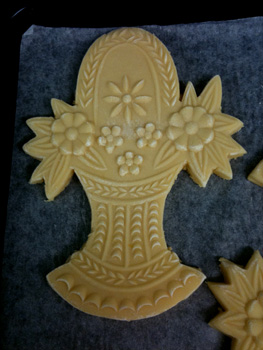 cookie made with wood cookie mold
